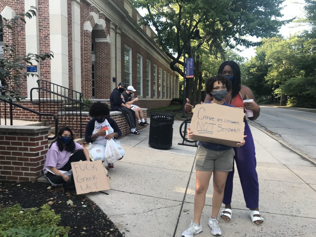 First years protest outside of Servo. (Photo by Nicole DeJacimo.)