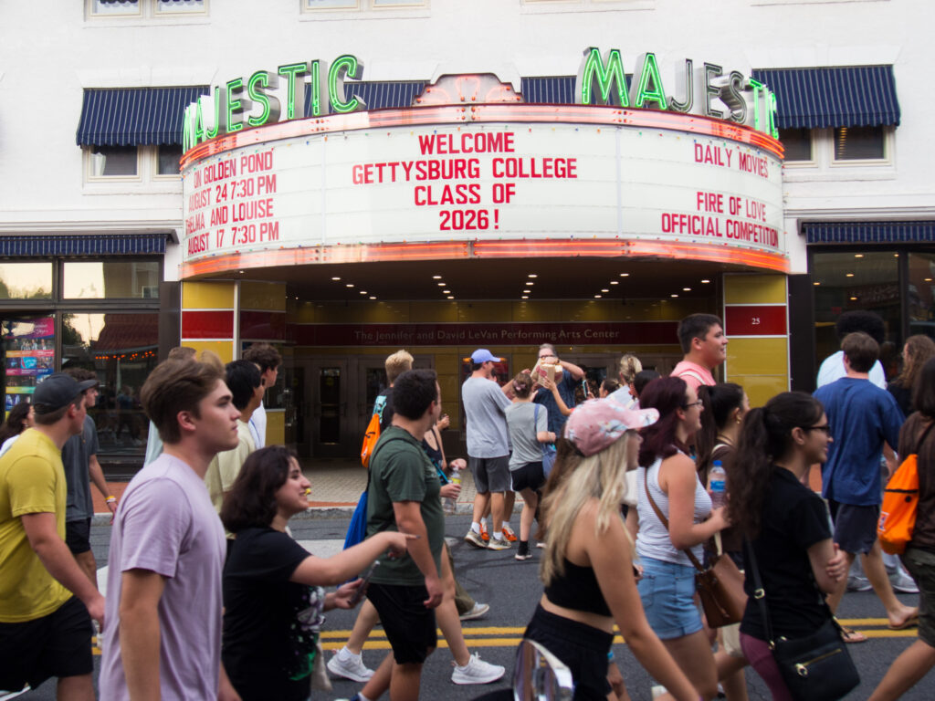 The Majestic Theatre welcomes the Class of 2026 during the First-Year Walk on Aug. 25, 2022 (Photo George Malian/The Gettysburgian)