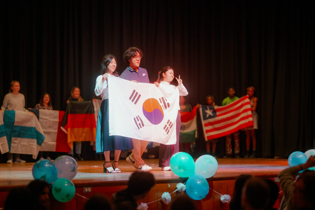 Students holding the flag of the Republic of Korea (Photo Borna Ganji/The Gettysburgian)