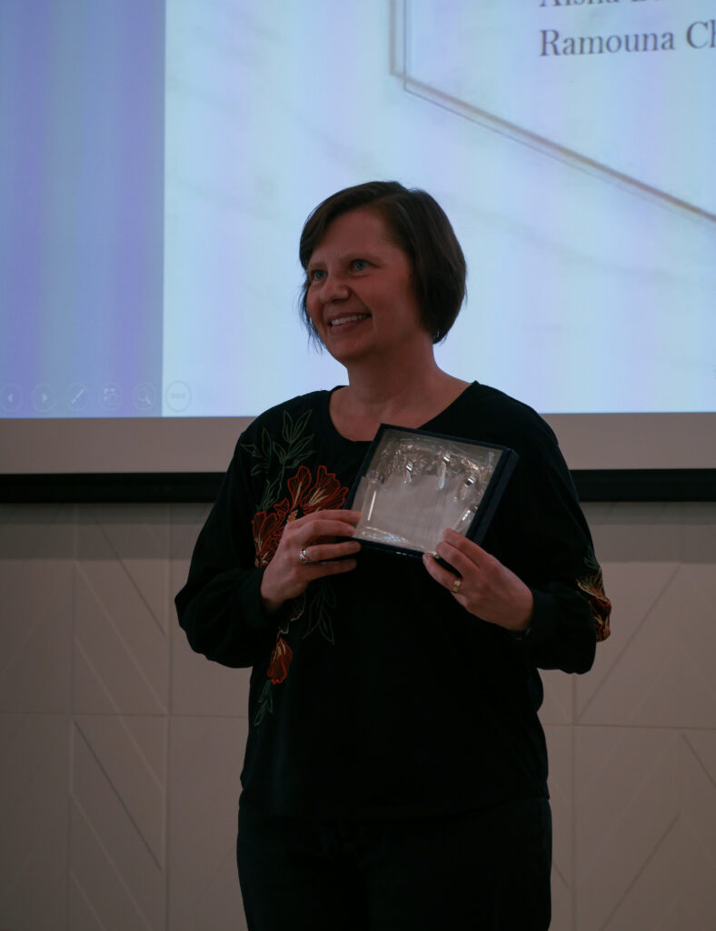 Janelle Wertzberger, Musselman Library’s Assistant Dean and Director of Scholarly Communications receives the Anne Bucher Lane Women of Distinction Award (Photo Sofia Gutierrez/The Gettysburgian).