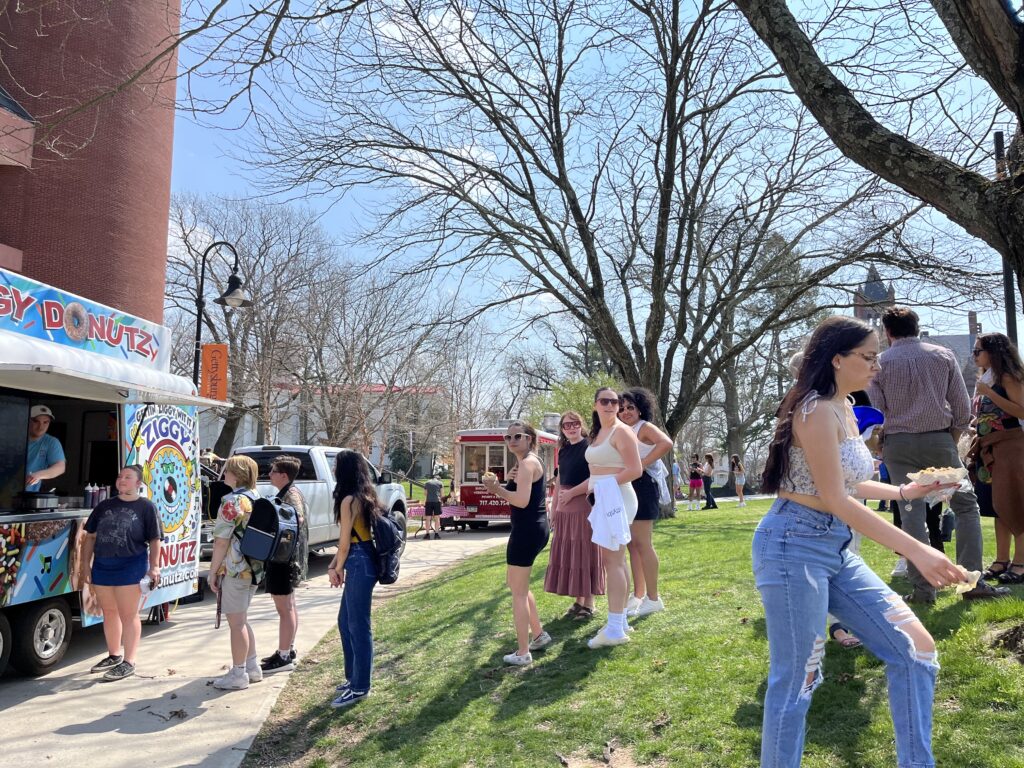 Students line up for food trucks at Stine Lake Gettysburgives event on Wednesday, April 5, 2023 (Photo Katie Oglesby/The Gettysburgian)