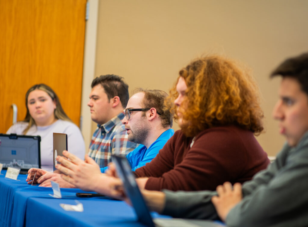 Senators in discussion at the 2/12 Student Senate meeting. (Photo William Oehler/The Gettysburgian)