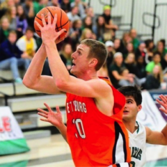 Men’s basketball takes Muhlenberg to the net, 75-76