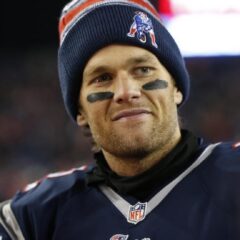 Patriots’ Tom Brady pushes past Deflategate scandal